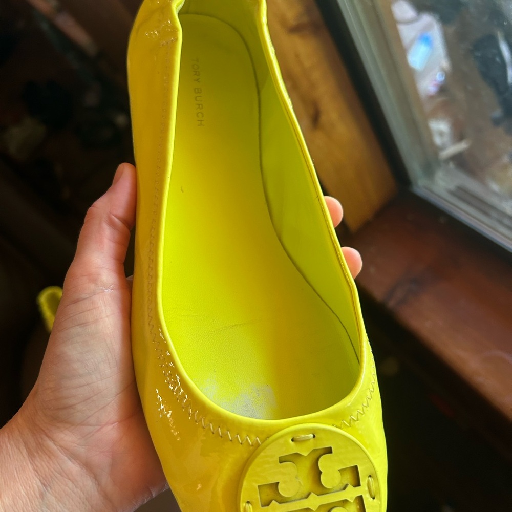 Tory Burch Bright Yellow Patent Reva Flats with Logo - Picture 4 of 4
